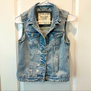 Abercrombie & Fitch women’s Distressed Jean Vest